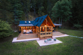 The Kootenay Lake House - A Private Luxury Retreat